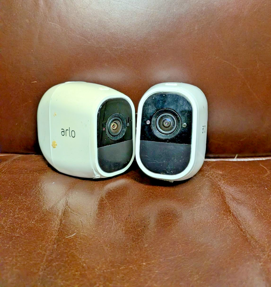 Arlo Pro 2 2 Wire-Free HD security cameras with Arlo flood light and door bell