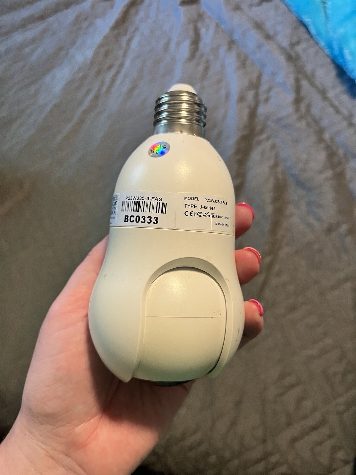 P23WJ35-3-FAS Wi-Fi Bulb Security Camera 1080p Pan/Tilt Night Vision White