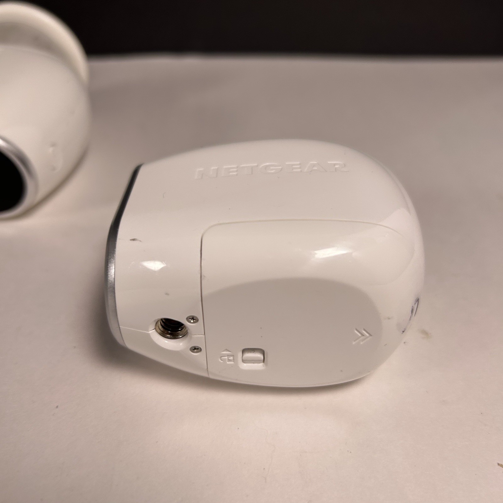 3 Netgear Arlo VMC3030 Add-on HD Indoor / Outdoor Security Cameras 2 Mounts