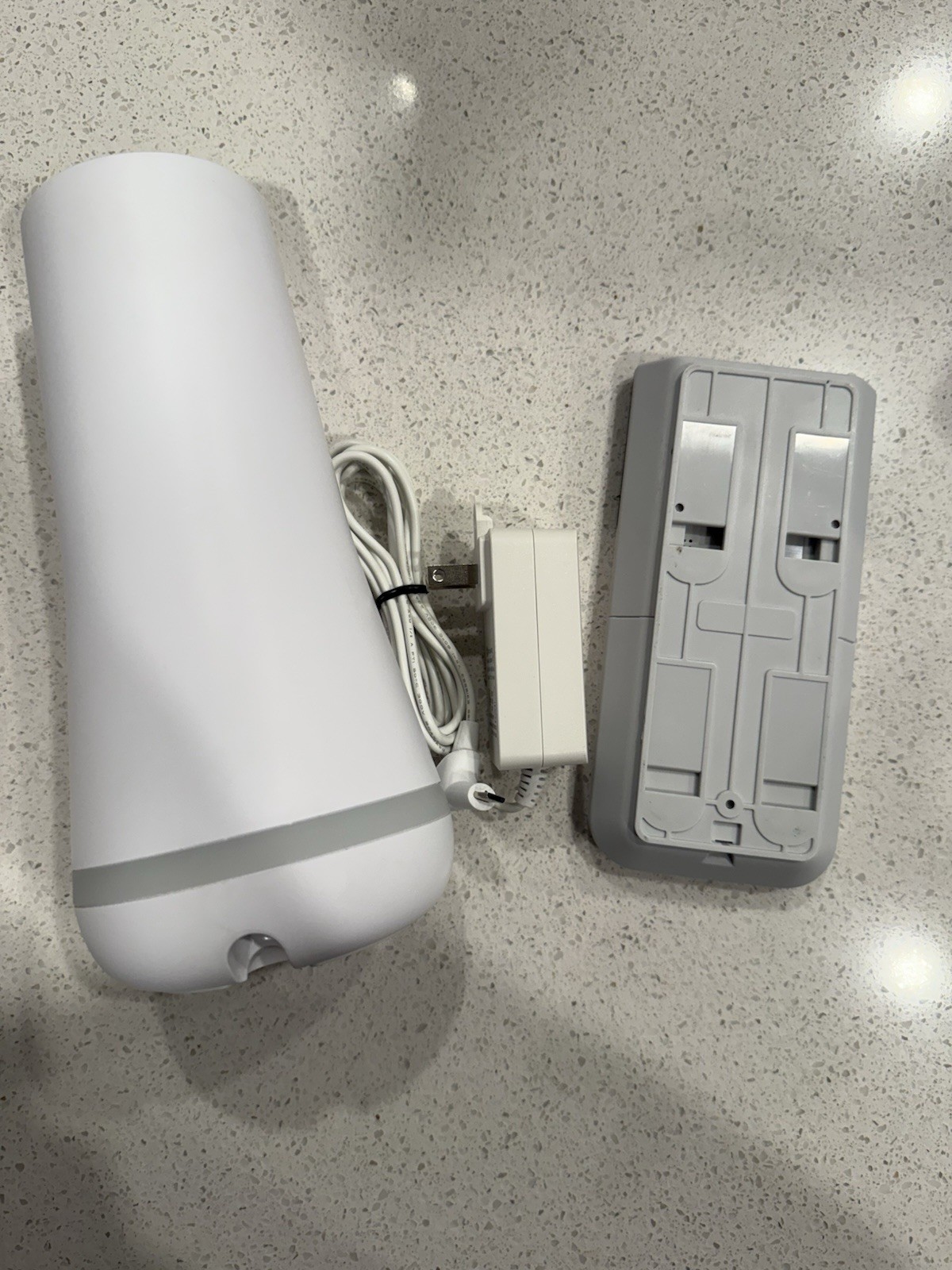 SimpliSafe Home Security System Base Station SSBS3 with Keypad SSKP3 & Remote