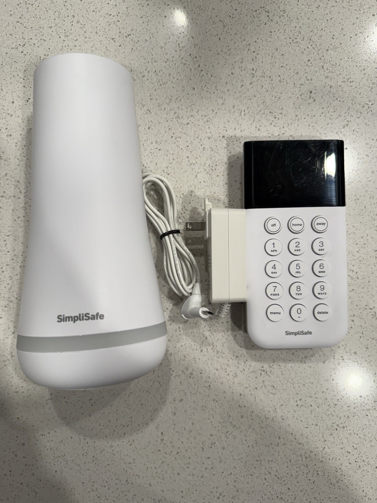 SimpliSafe Home Security System Base Station SSBS3 with Keypad SSKP3 & Remote