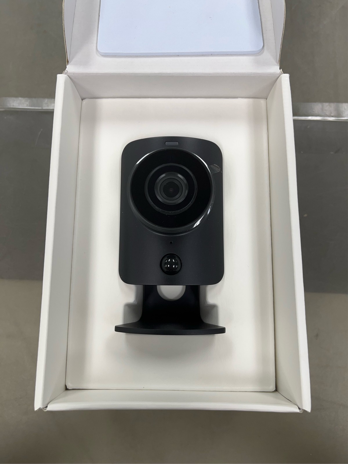 SimpliSafe Simplicam Indoor 1-Camera Hardwired Stick Up Cam Internet Cloud-bas 1