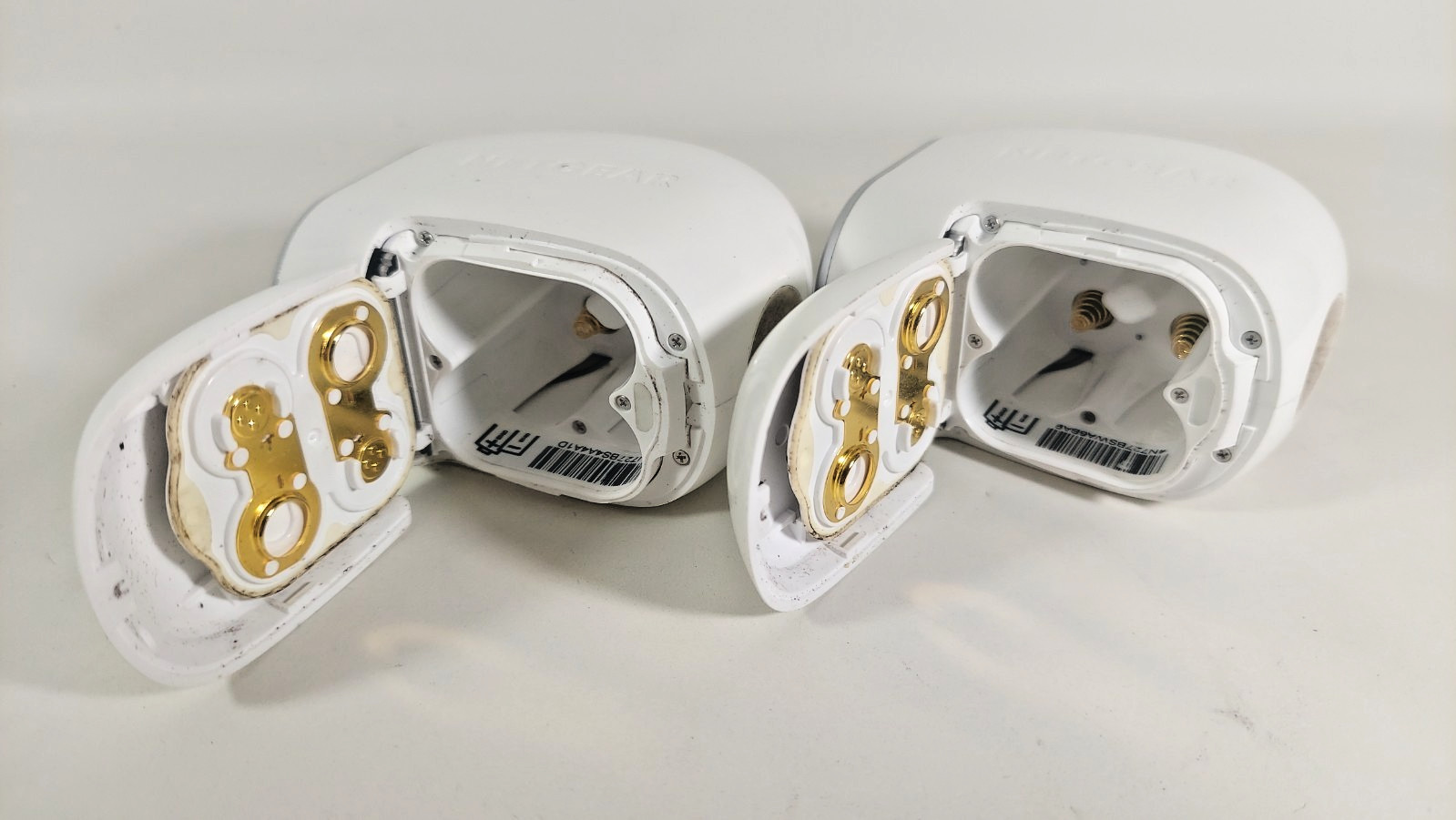 Lot of 2 Netgear Arlo VMC3030 Wireless Security Cameras with Base and batteries