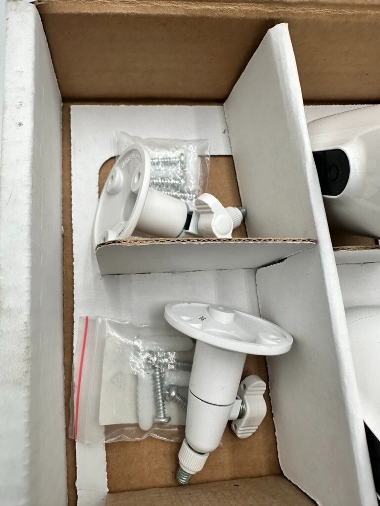 Arlo Essential Spotlight Wire-Free Security Camera – 3 Pk 1080p – NOB