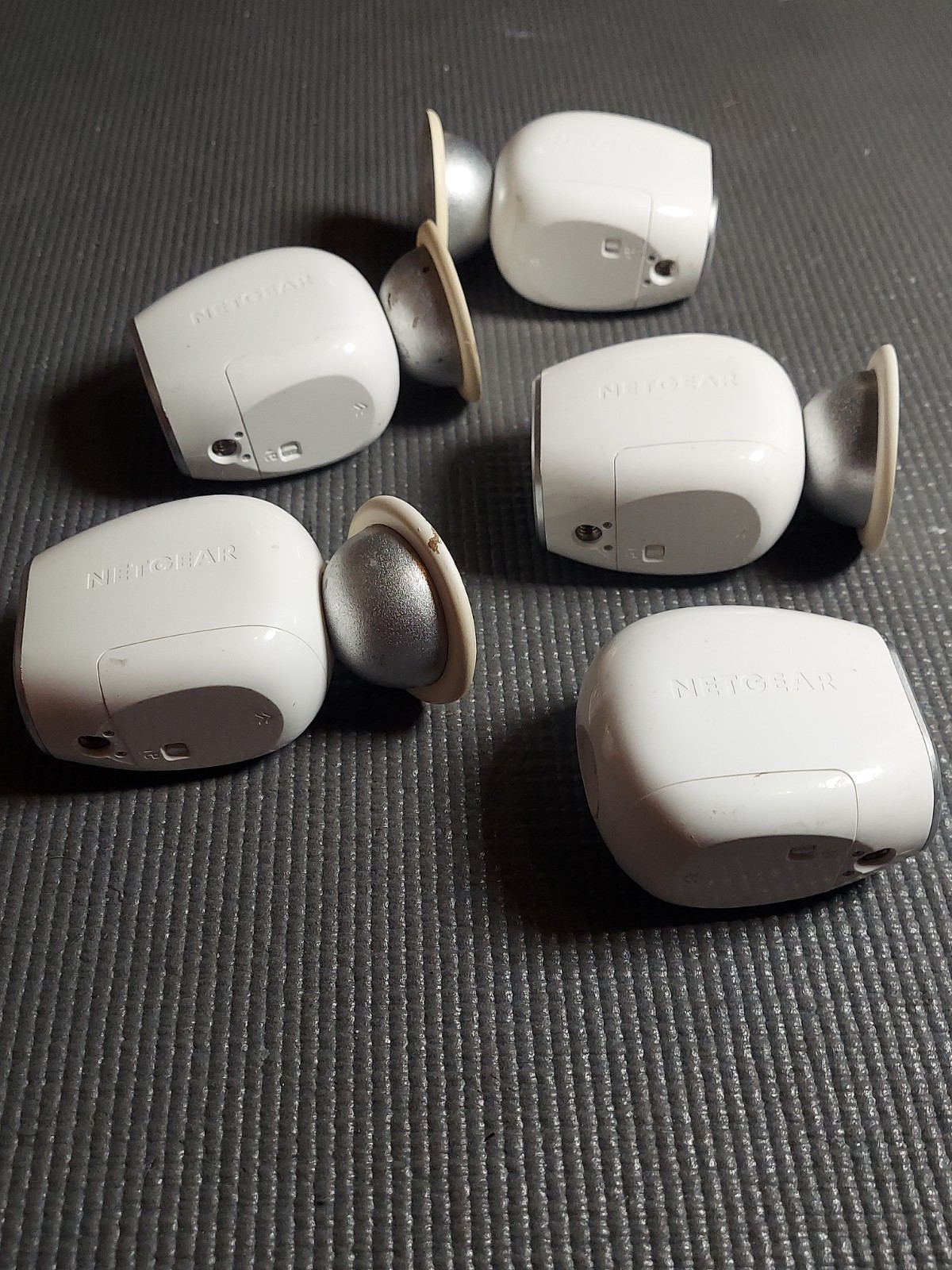 Arlo NETGEAR VMC3030 Add-on HD Security Cameras Lot Of 5 Wire-Free With 4 Mounts