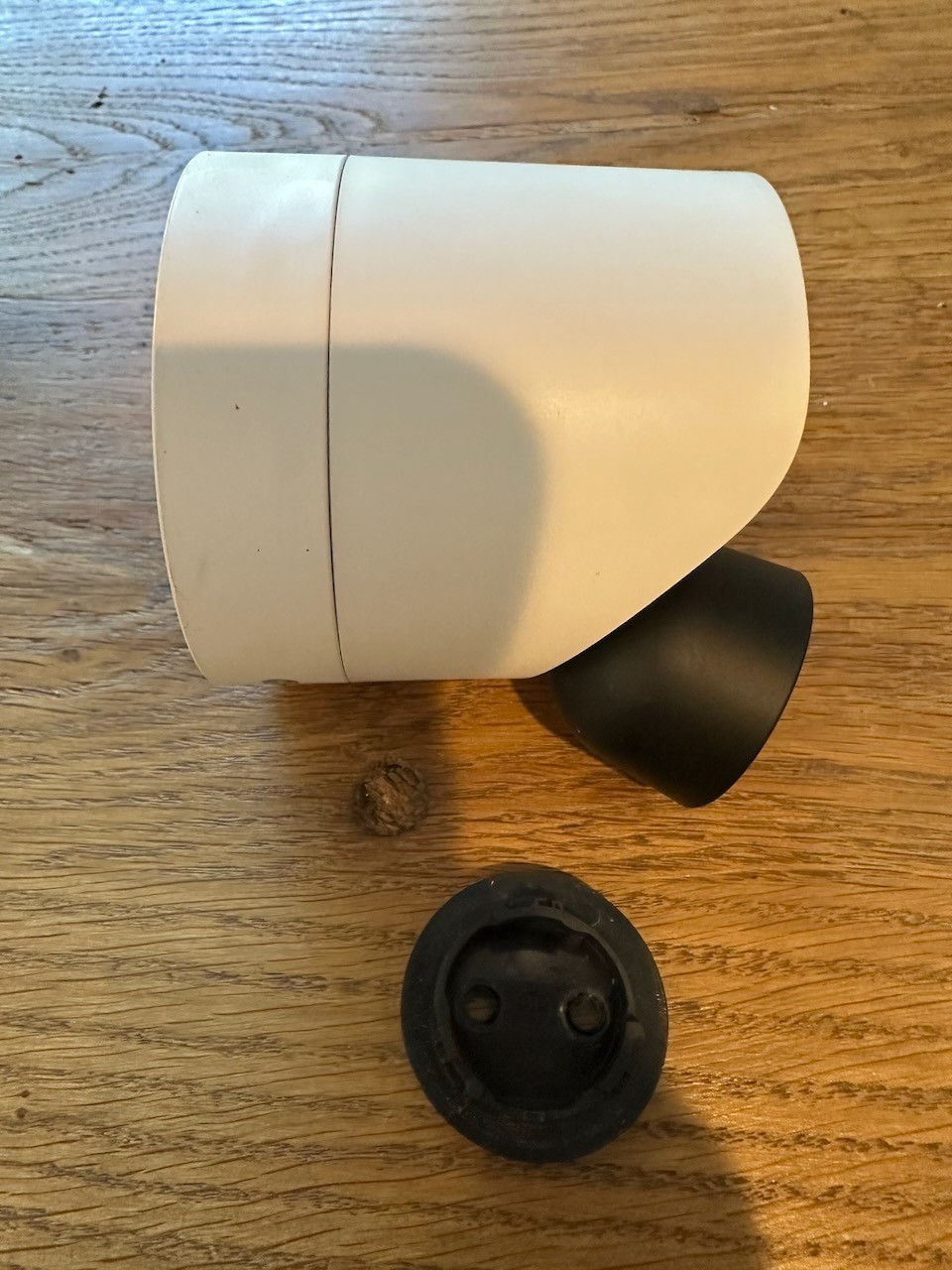 SimpliSafe Wireless Outdoor Security Camera 1080P HD CMOB1 w/ USB Cable