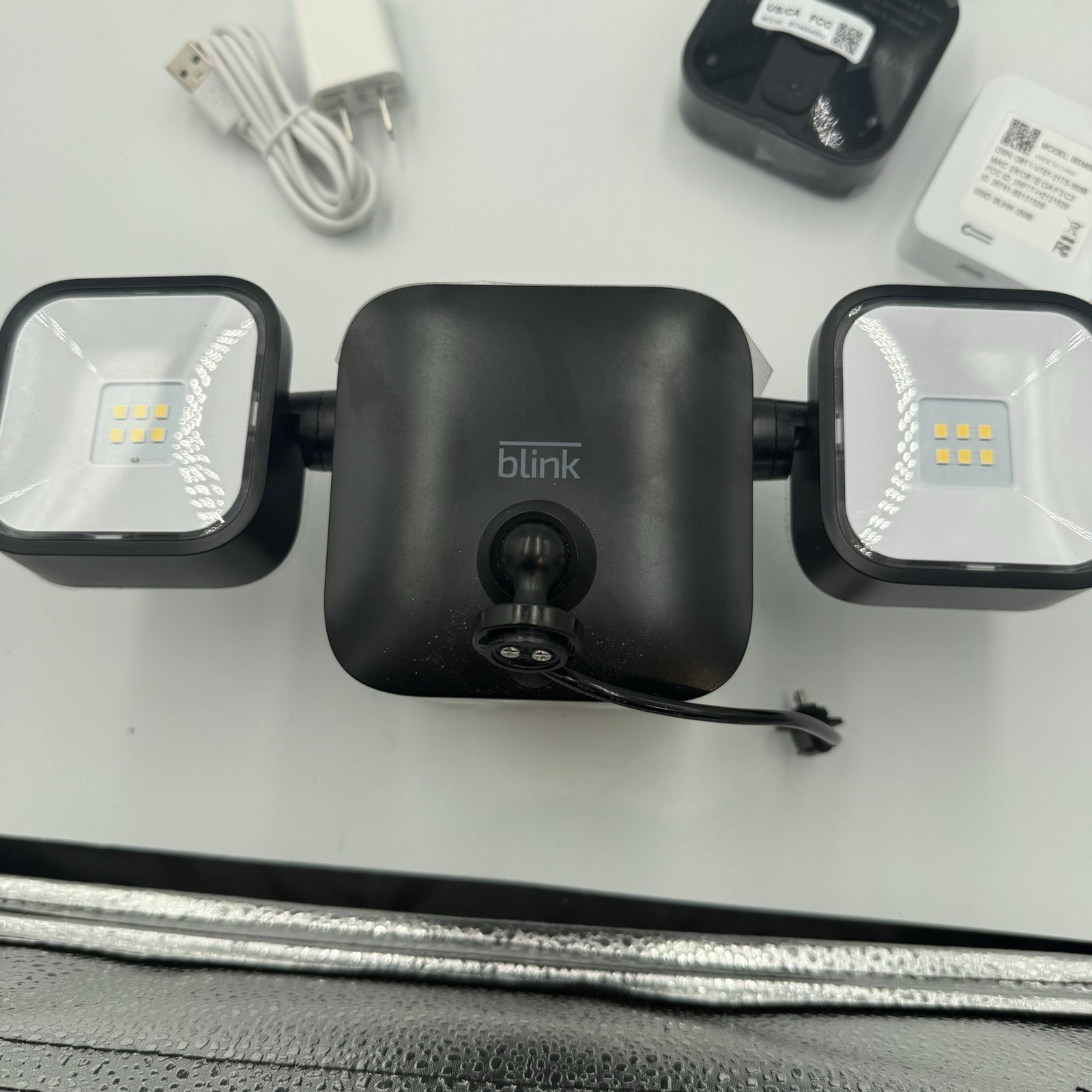 BLINK OUTDOOR 2 CAMERA + LED FLOODLIGHT + SYNC MODULE 2, ALL NEW NO BOX