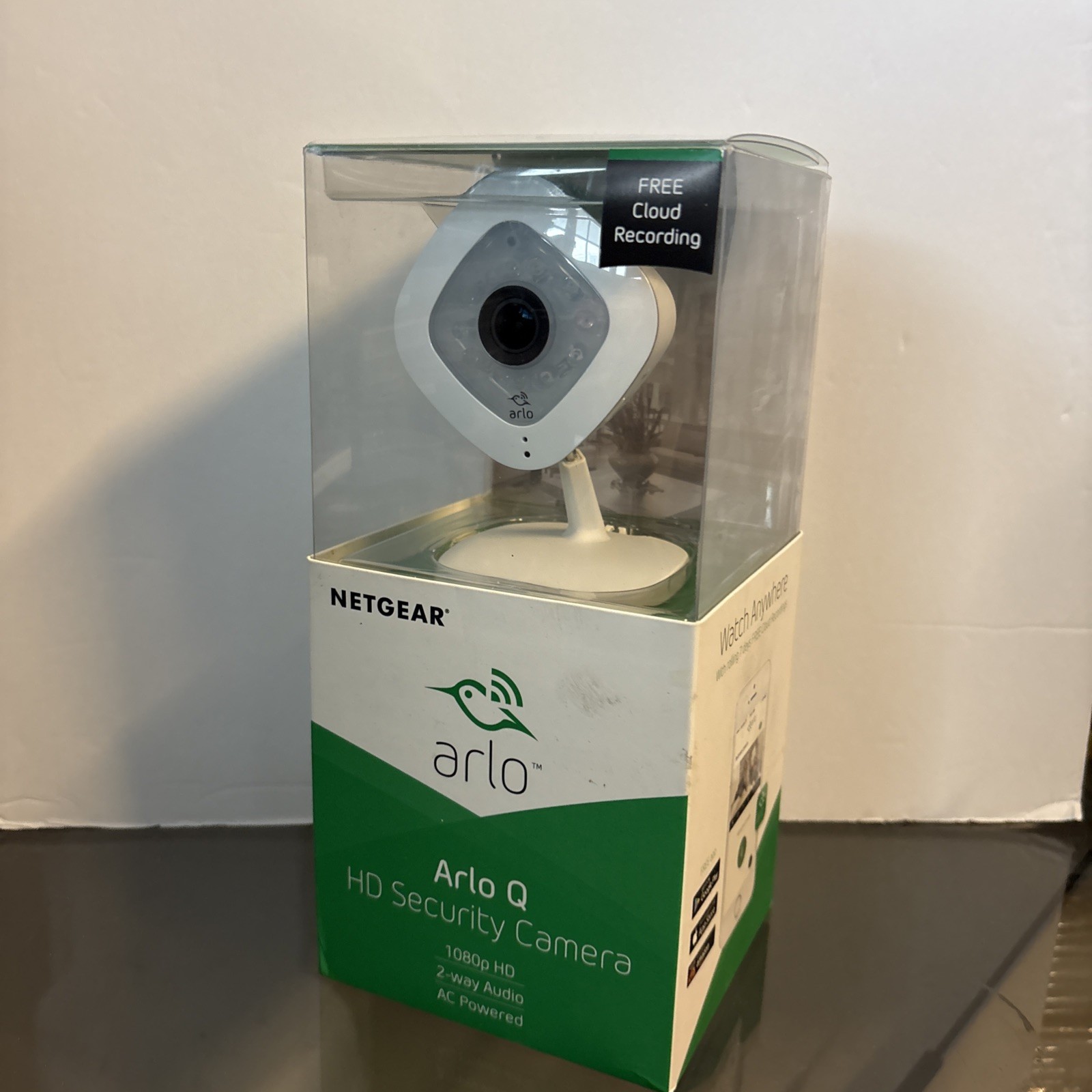 Arlo Q VMC3040-100NAS 1080p HD Wireless Security Camera with Audio NEW