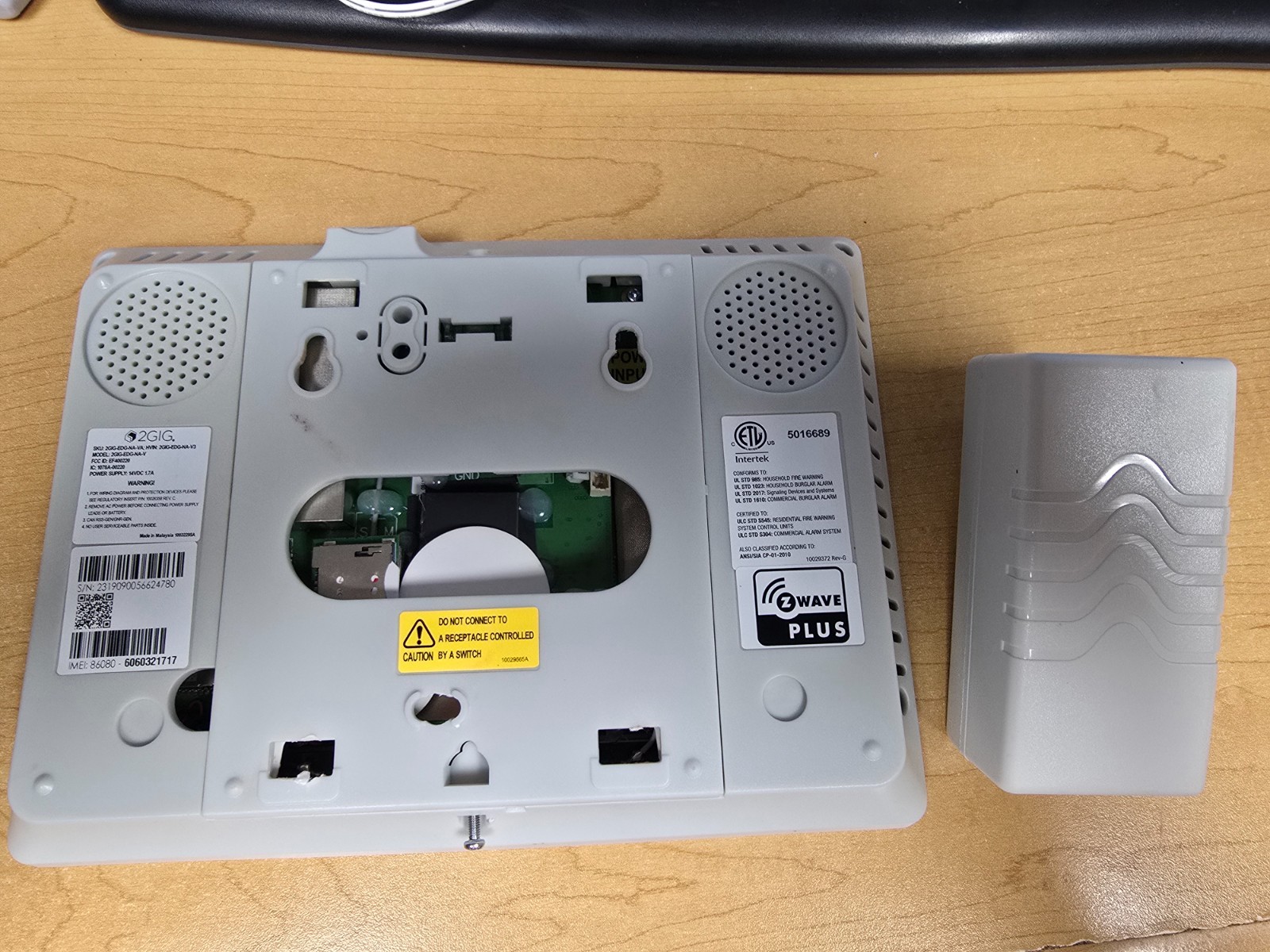 2GIG EDGE Security Panel with 7 In. Touchscreen (2GIG-EDG-NA-VA) FOR PARTS