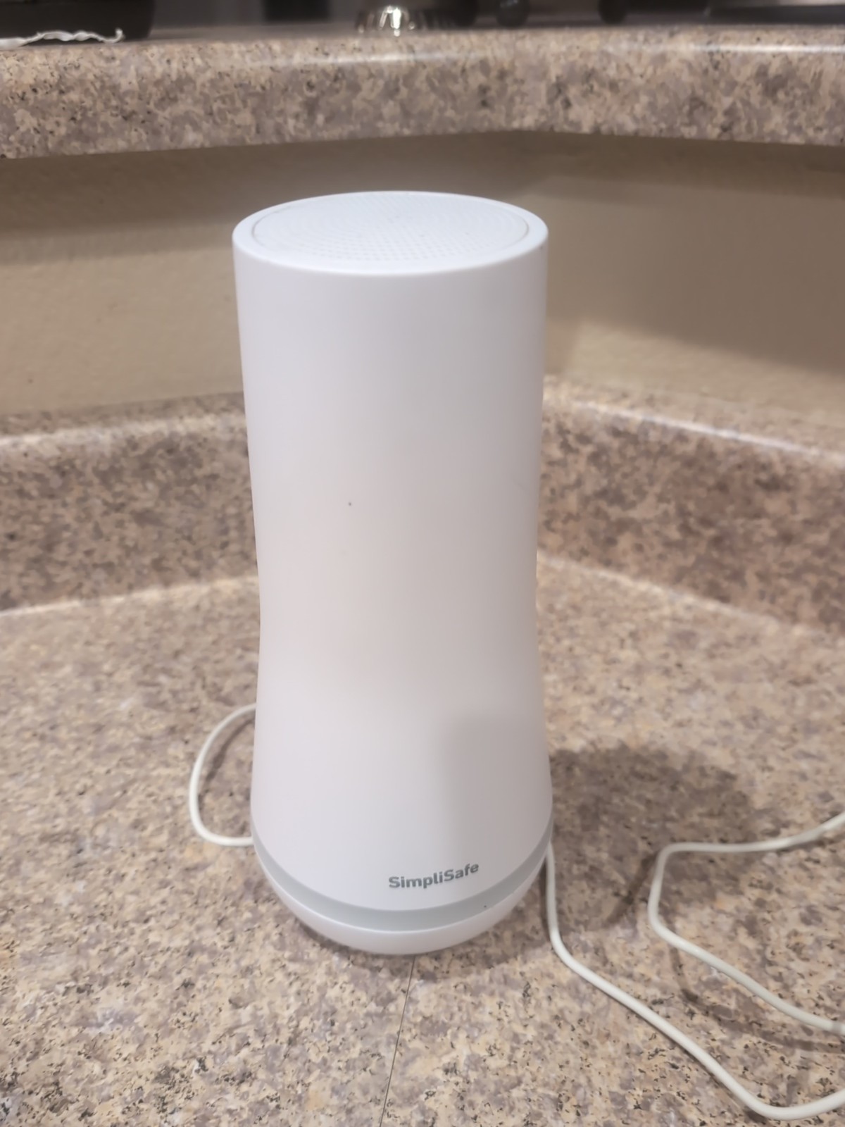 Simply Safe Base Station Model SSBS3 with 2 Motion Sensors – Working Used