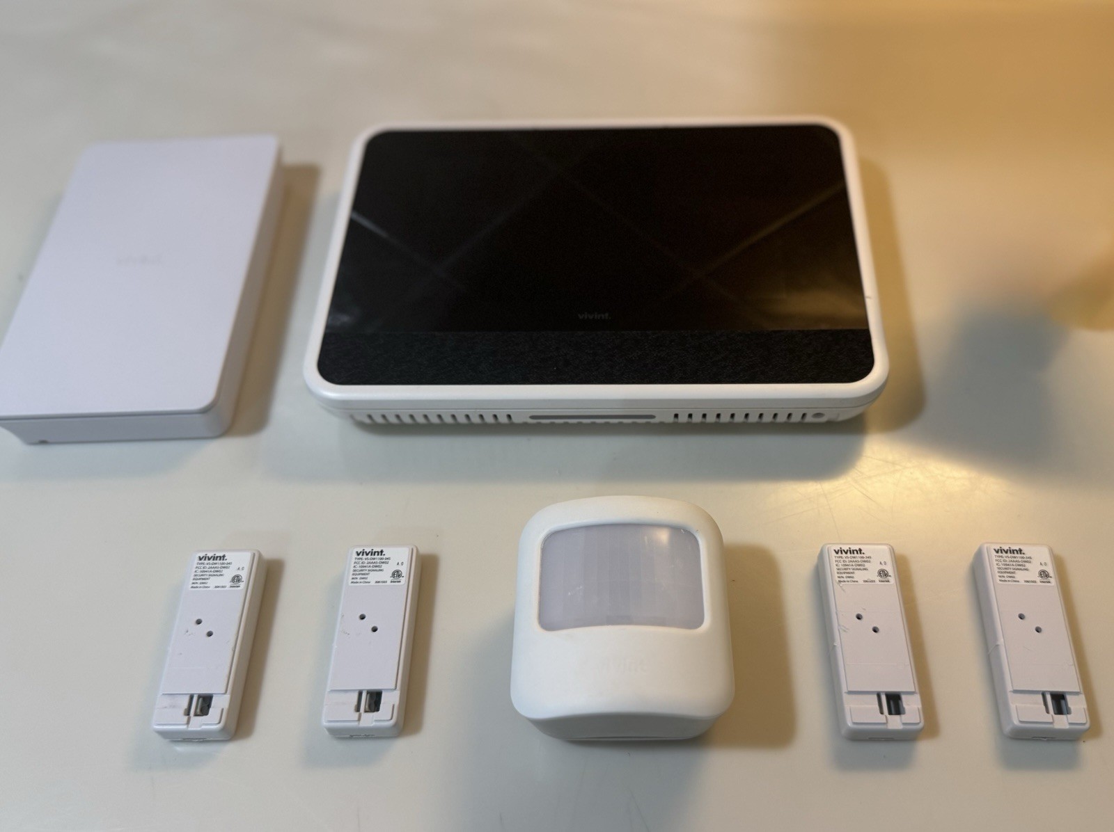 Vivint Smart Home Security System Bundle (Smart Hub,Smart Drive,Motion,Sensors)