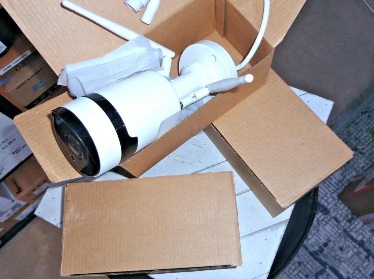 Wifi Security Camera System – 4 Cameras w/ Monitor – Tested / Nice Clear Images!