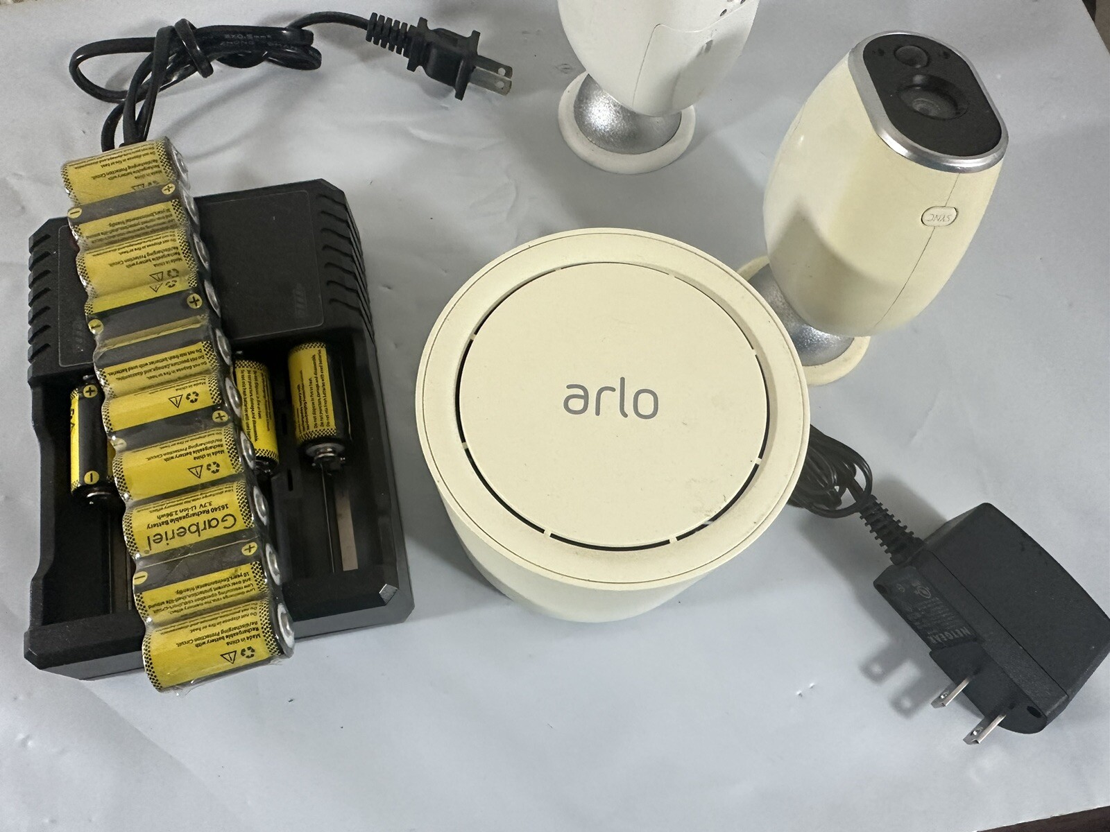 Netgear Arlo Camera HD Indoor/Outdoor Security System Pre Owned With Extras