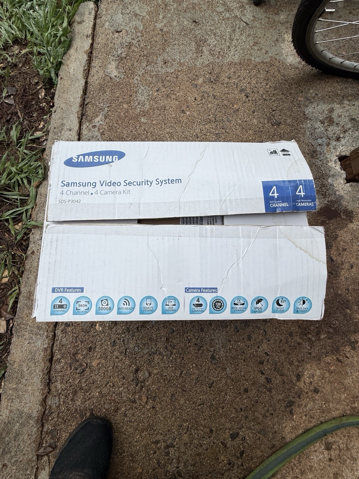 Samsung SDS-P3042 4-Channel DVR 4-Camera 500GB Wired Night Vision System