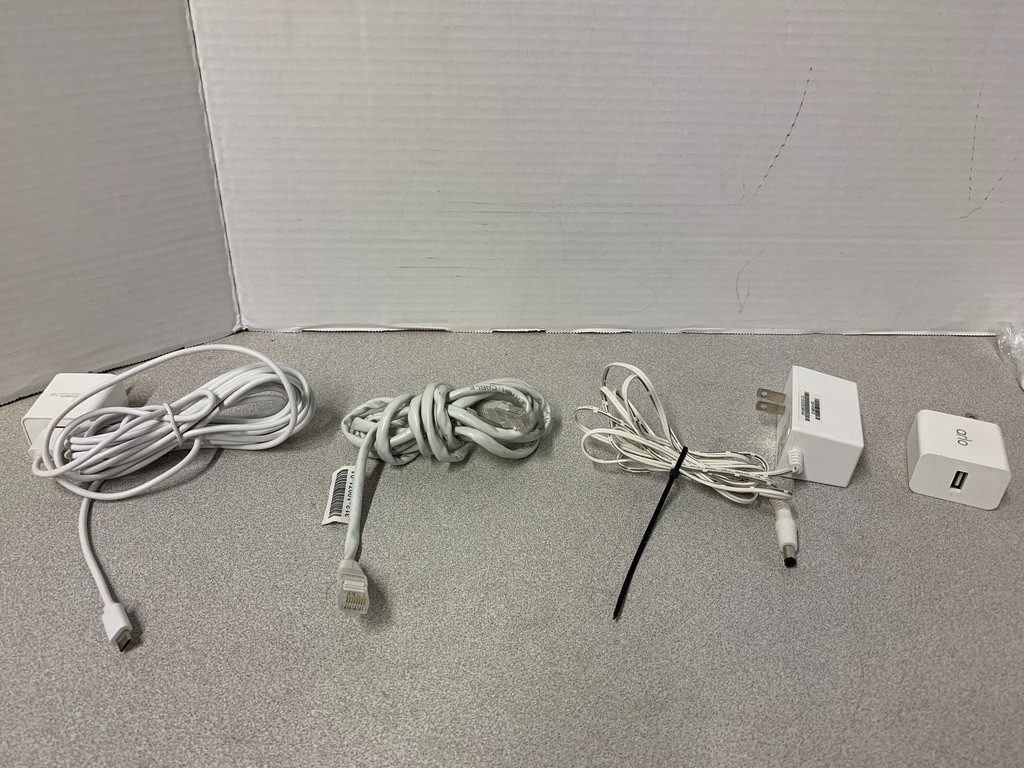 **NETGEAR Arlo Pro VMB4000 – Cameras, Base Station – Untested – READ