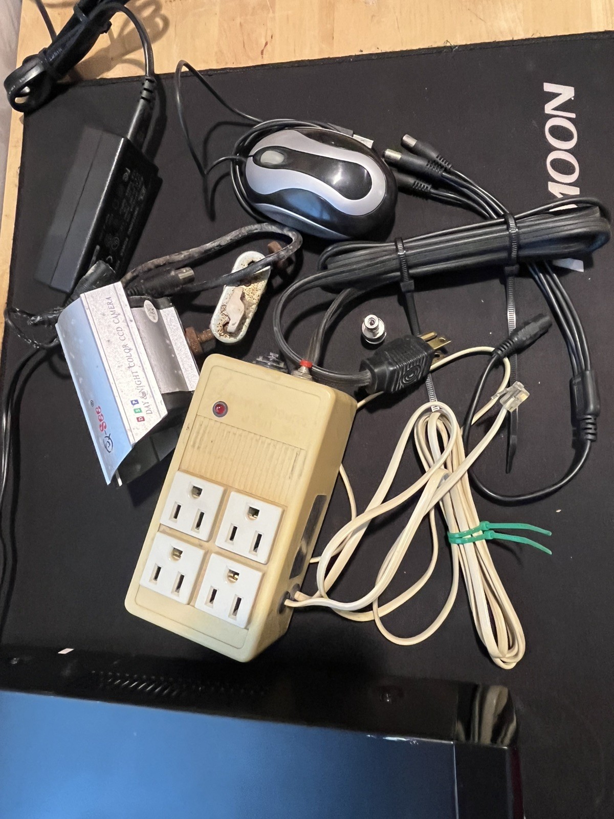 Digital QSDF8204 Video Security Recording System with Camera & Accessories