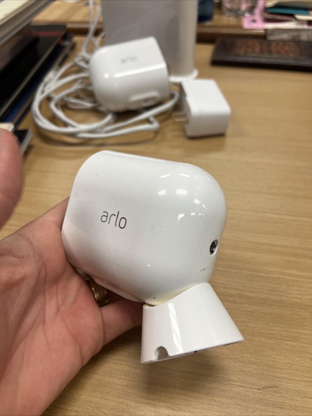 Arlo VMS4240P-100NAS Indoor/Outdoor Wireless 2k HDR Security Camera – White (2)