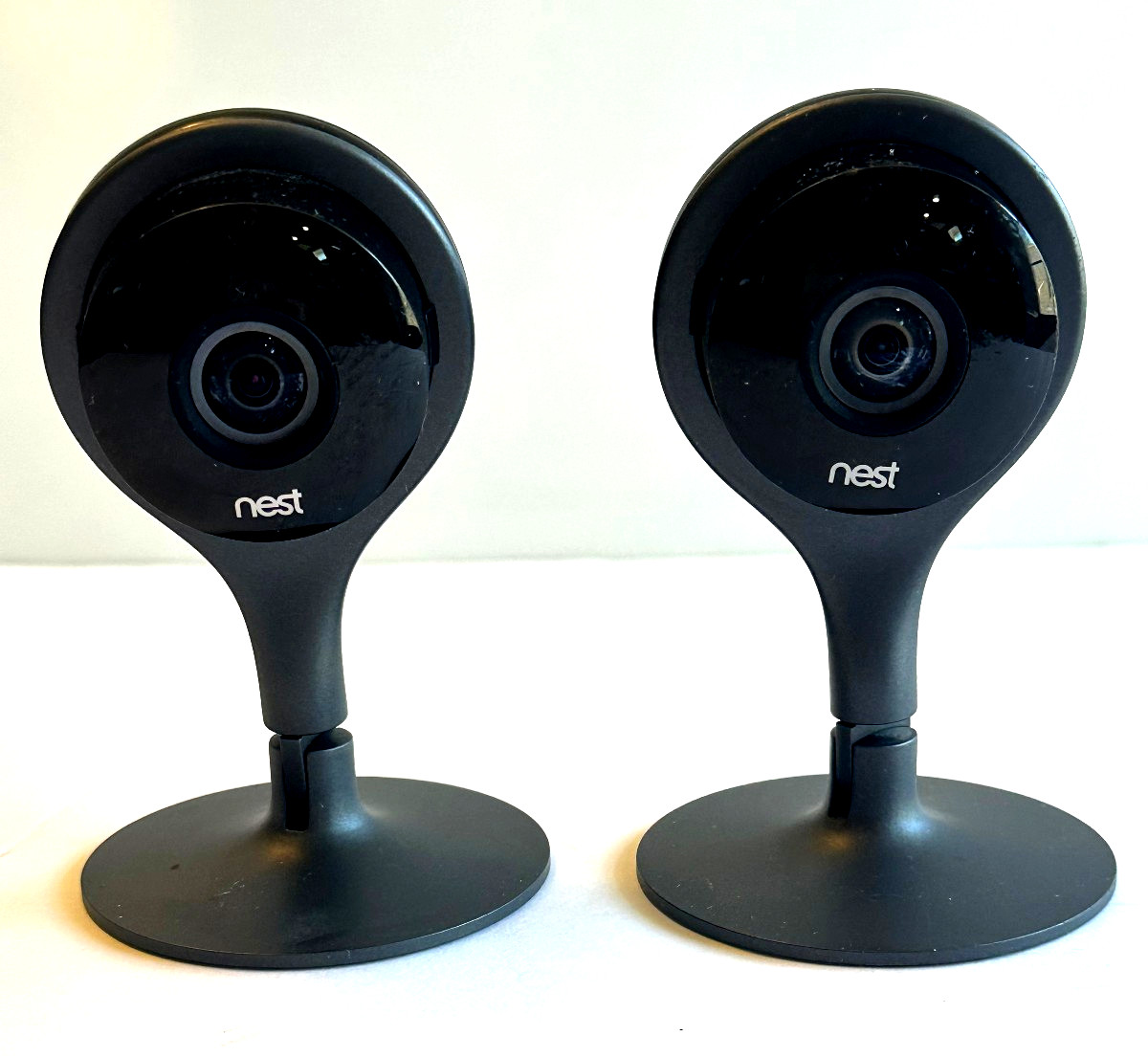 Nest Cam Indoor Security Camera 1st Gen A0005 w/ Mount x2 no wires included