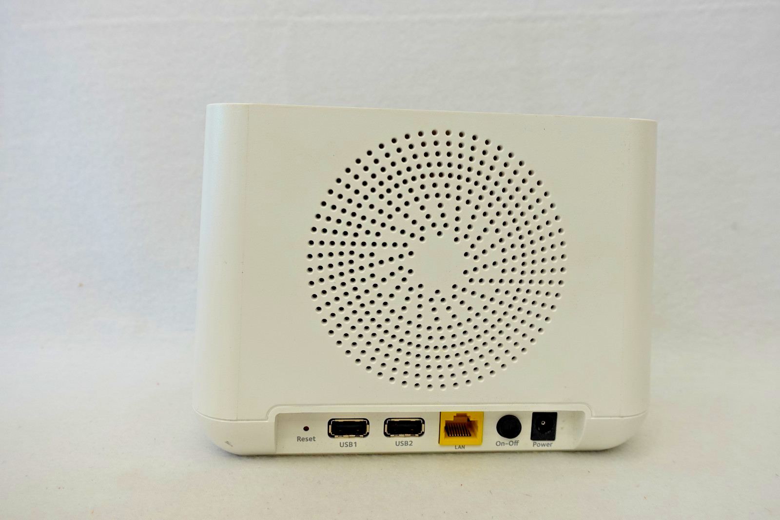 NetGear Arlo Pro VMB4000 Wireless Security Base Station w/ 2 SECURITY CAMERA’S