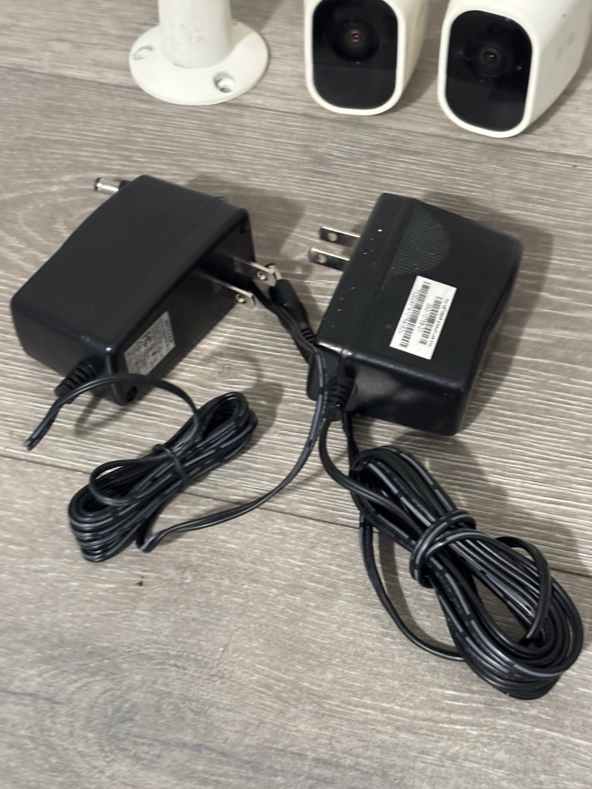 2x NETGEAR Arlo Base Stations VMB40000 VMB4540 and 2 VMC4030P Cameras – AS-IS