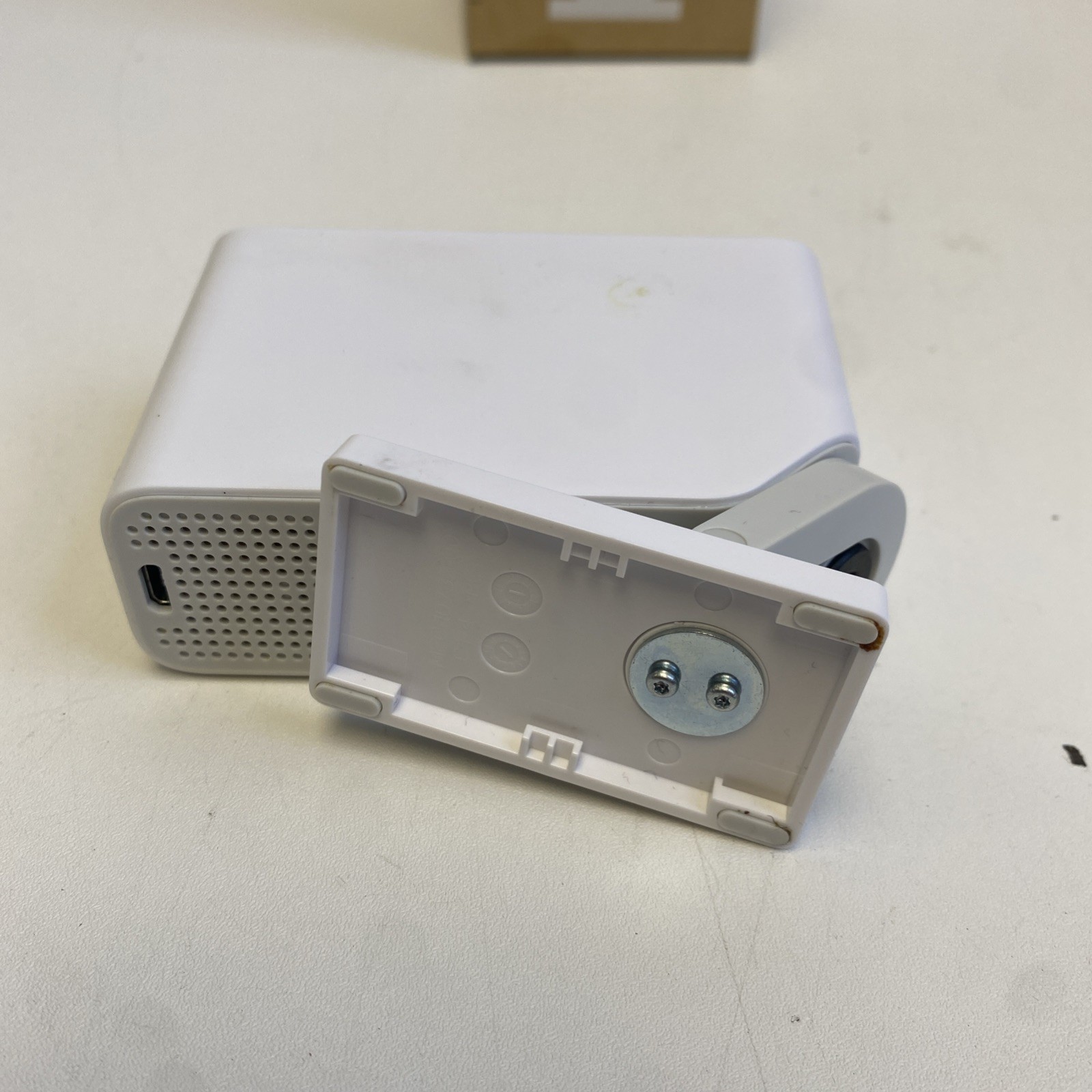 SimpliSafe CM006 Smart Alarm Wireless Indoor Security – Used/Read Description