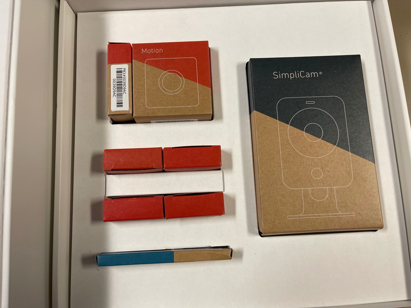 SimpliSafe 10 Piece Home Security Kit with SimpliCam +Extra Key Fob +Door Sensor