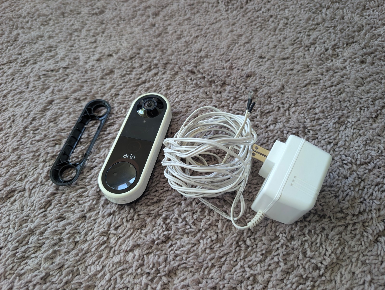 Arlo Security Bundle Ultra 2 4K Cameras (2) + SmartHub + Wired Video Doorbell