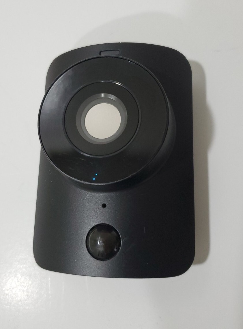 SimpliSafe Indoor Camera Wi-Fi HD Security Camera SSCM1 + Wall Charger + cord !!