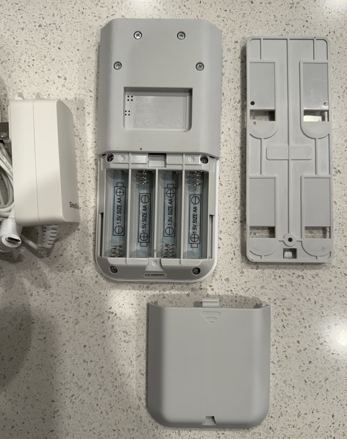 SimpliSafe Home Security System Base Station SSBS3 with Keypad SSKP3 & Remote