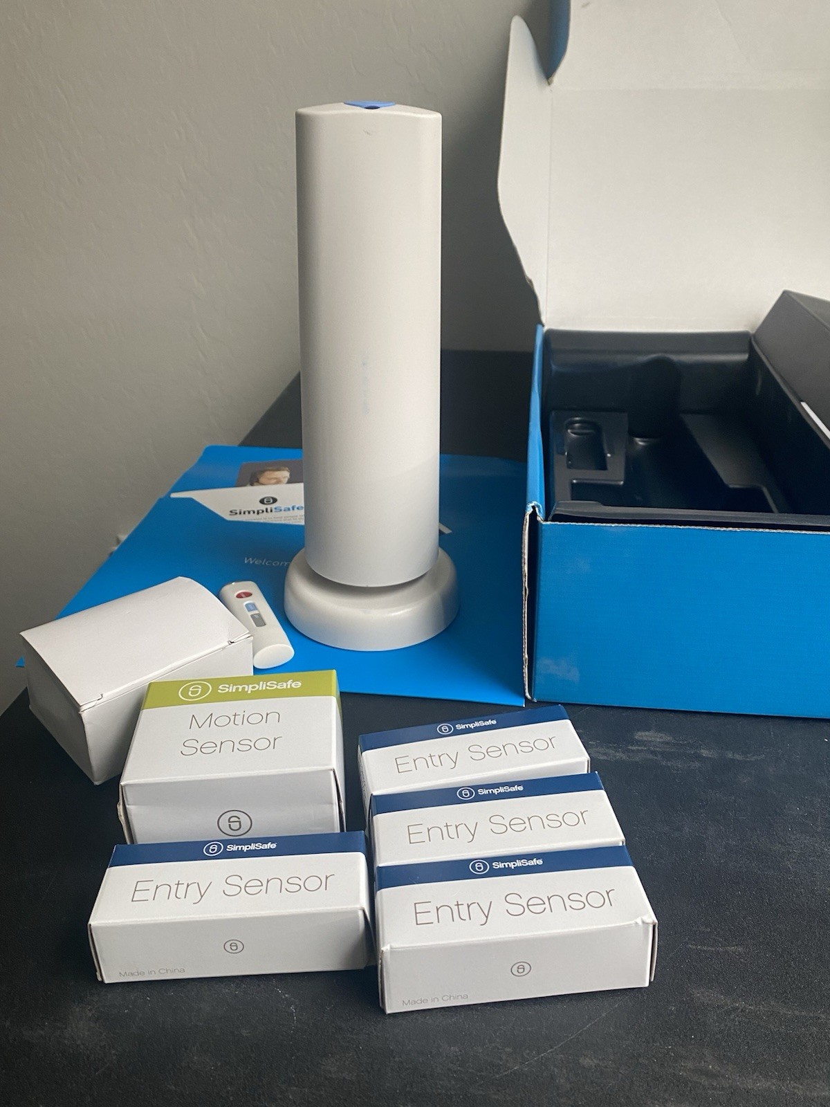 SimpliSafe Home Security Base 1st Generation Motion & Entry Sensor Bundle Read