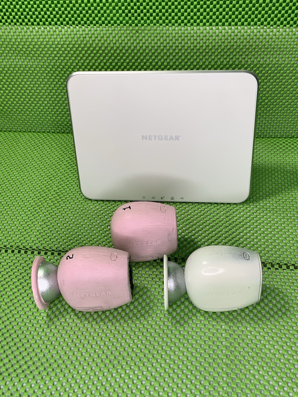 NETGEAR ARLO Base Station Wireless Wi-Fi VMB3000 Hub AND 3 VMC3030 Cameras