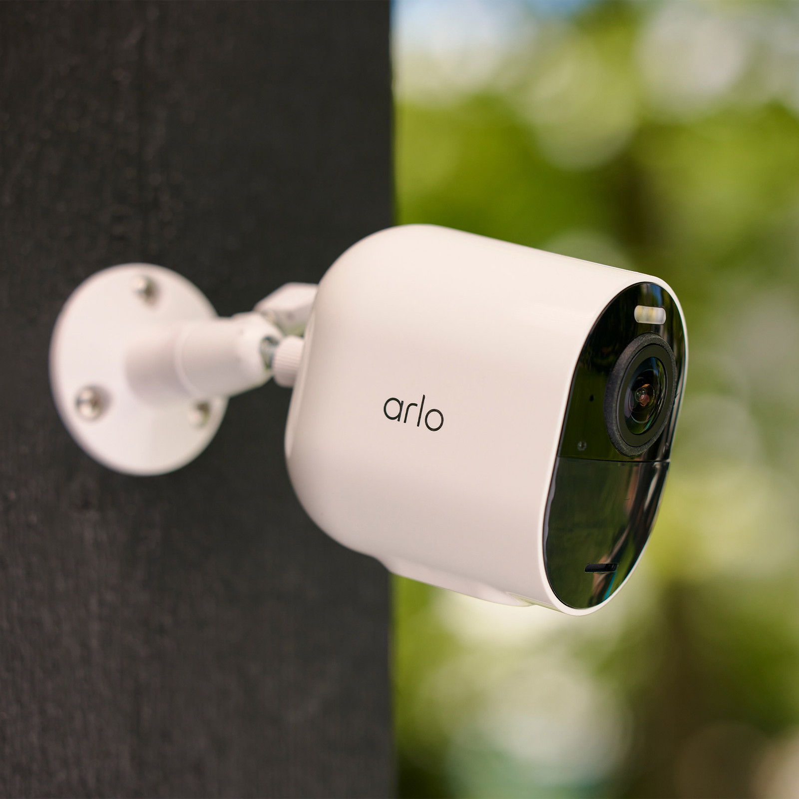 Arlo Ultra Security Camera 4K (3Rd Gen), 3-Pack, White with Smart Hub