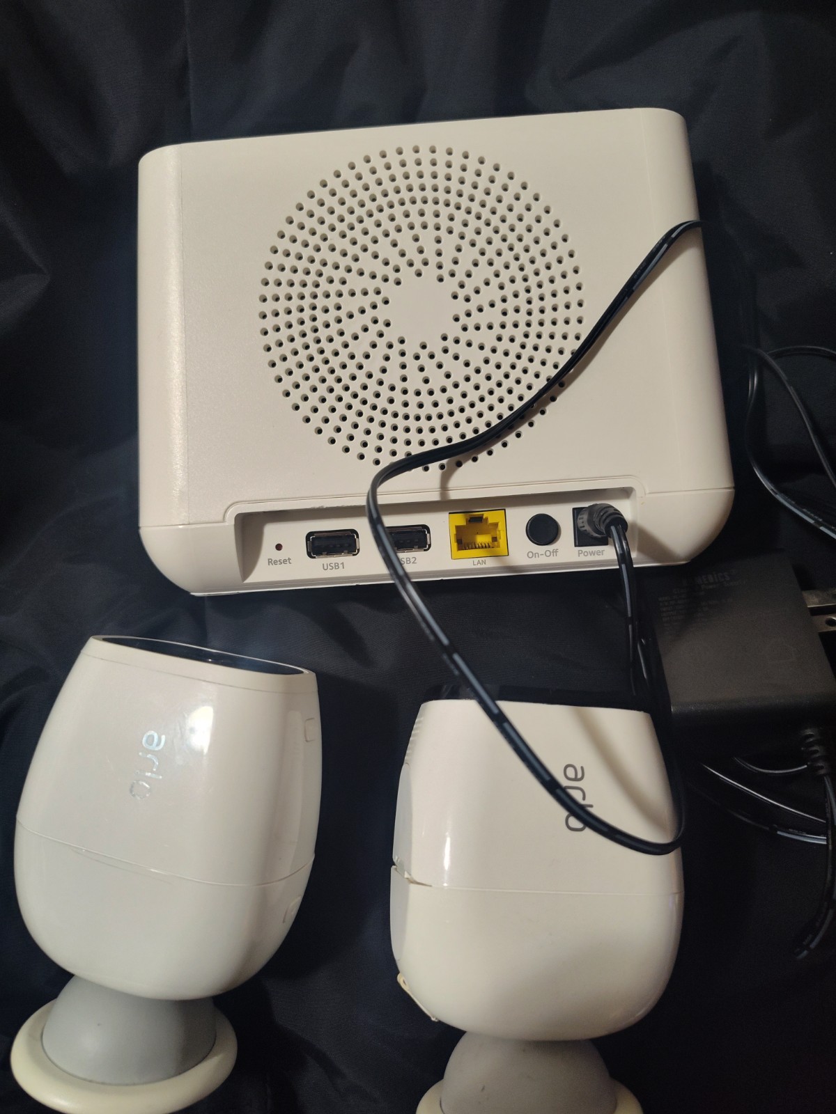 Arlo Pro VMB4000 Security Base Station W/Power Cord& 2 Camera’s VMC4030P VMC4030