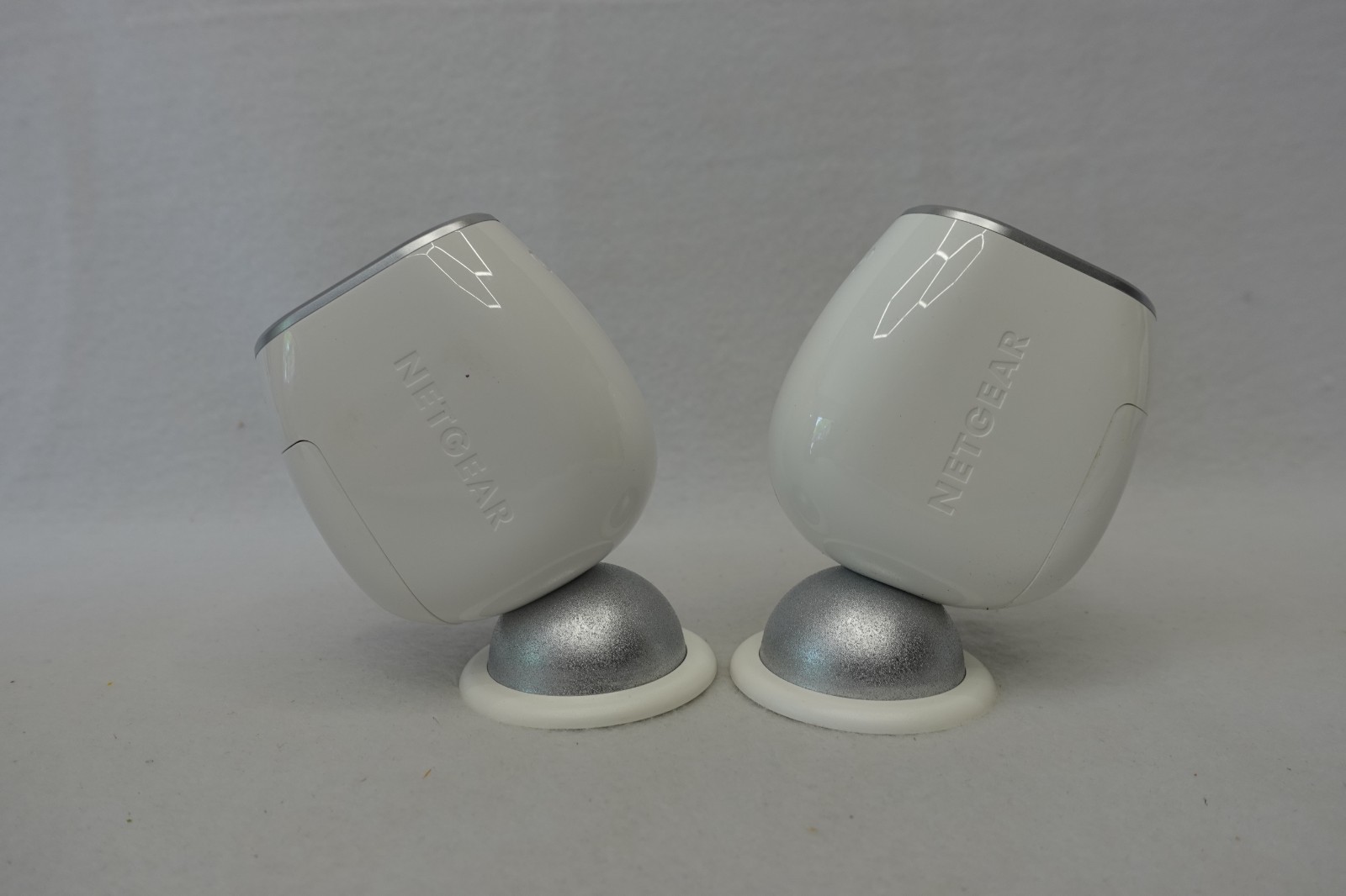NetGear Arlo Pro VMB4000 Wireless Security Base Station w/ 2 SECURITY CAMERA’S