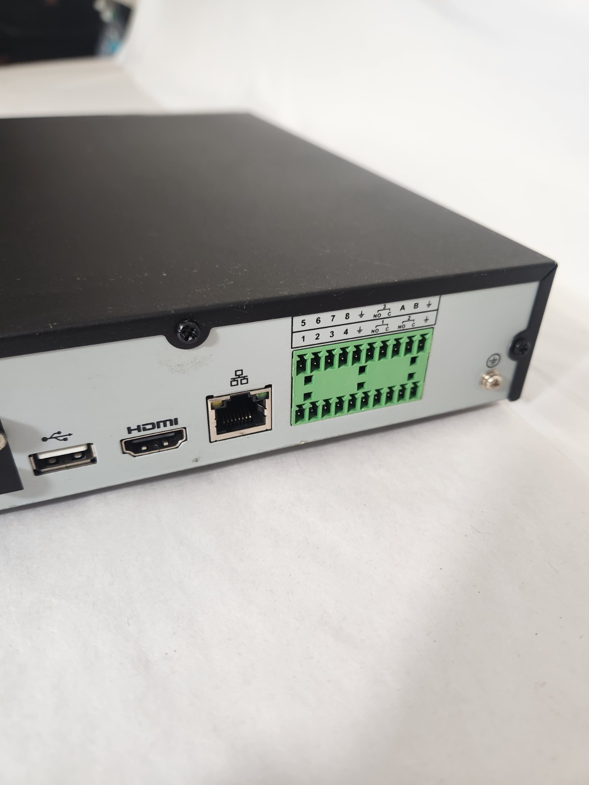 GESS GESSXHD-NVRO818PH 16 Channel NVR Security Camera System 8-Port PoE HDMI VGA