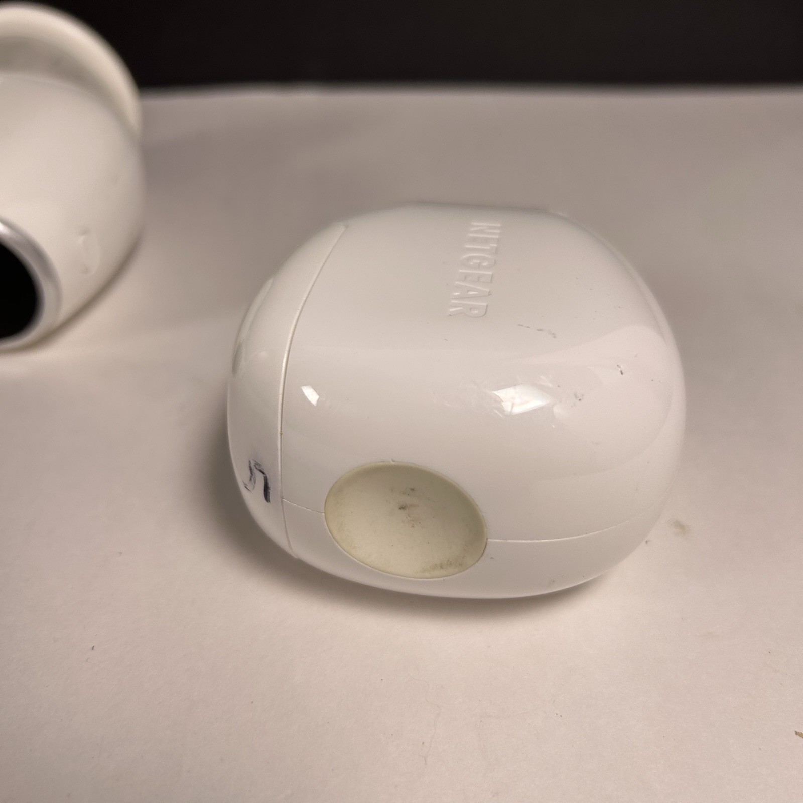 3 Netgear Arlo VMC3030 Add-on HD Indoor / Outdoor Security Cameras 2 Mounts