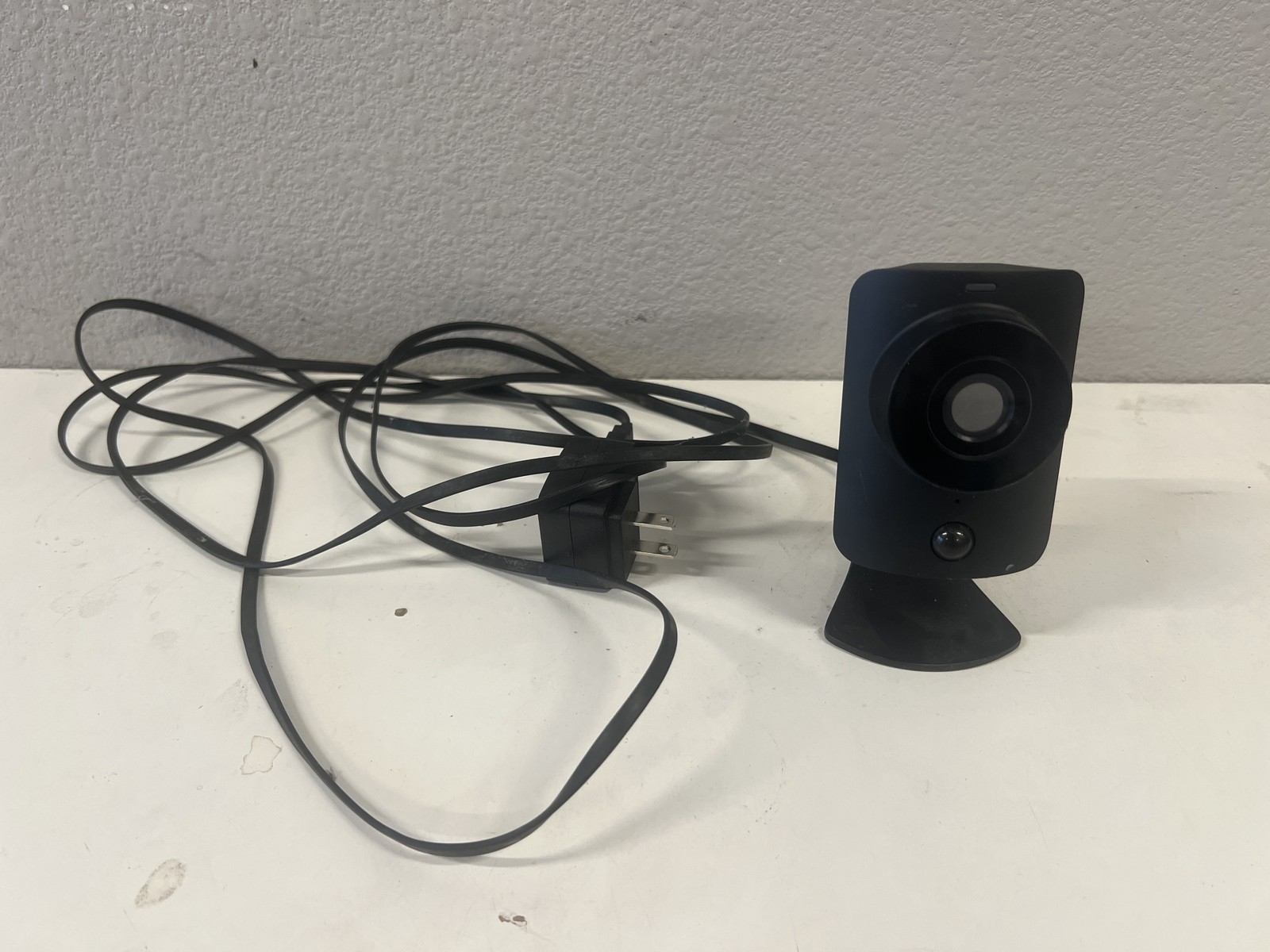 SimpliSafe SimpliCam SSCM2 Indoor Wi-Fi Home Security Camera Black Works Great