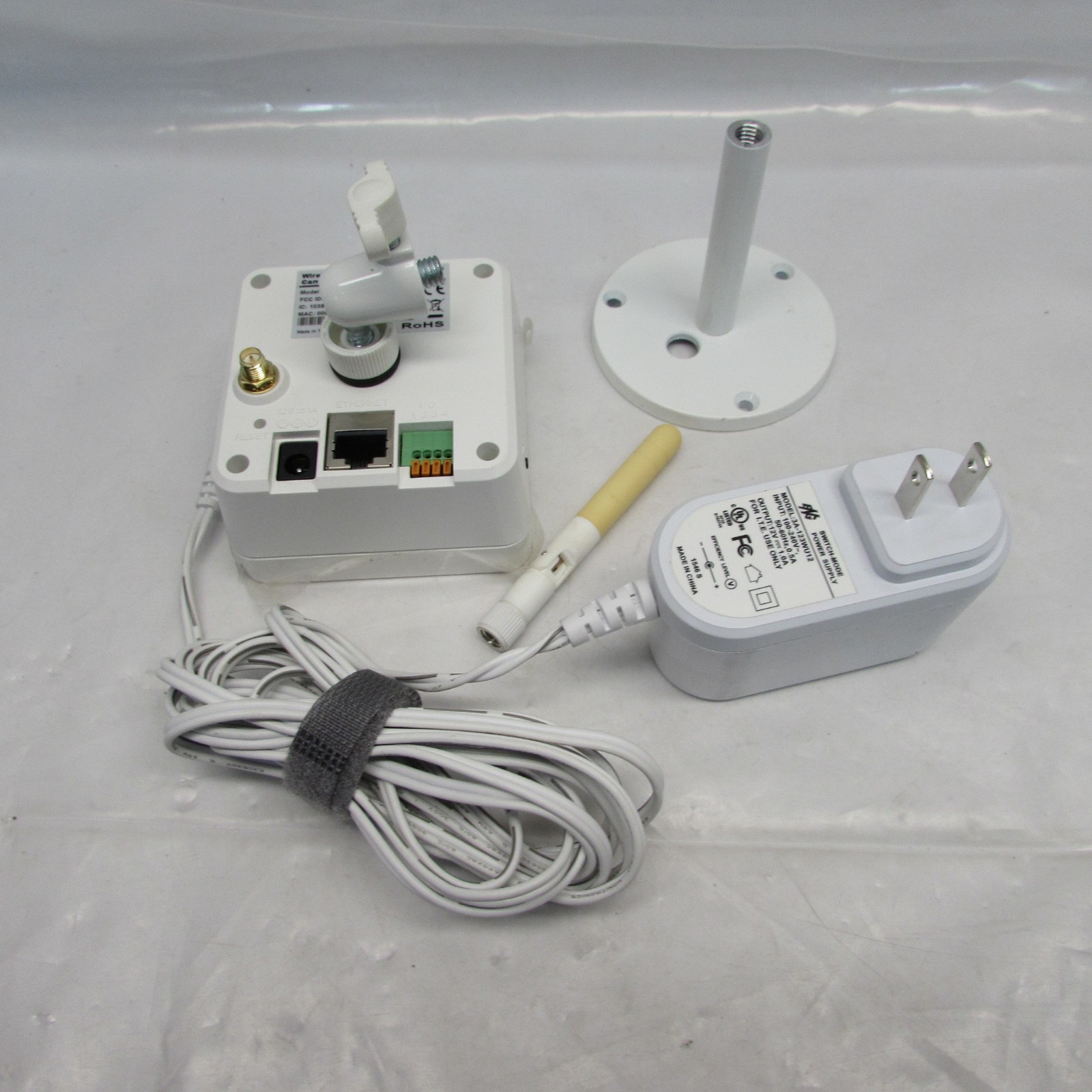 Vivint ADC-V520IR Indoor Wireless IP Camera w/Night Vision, Stand, Antenna, Cord