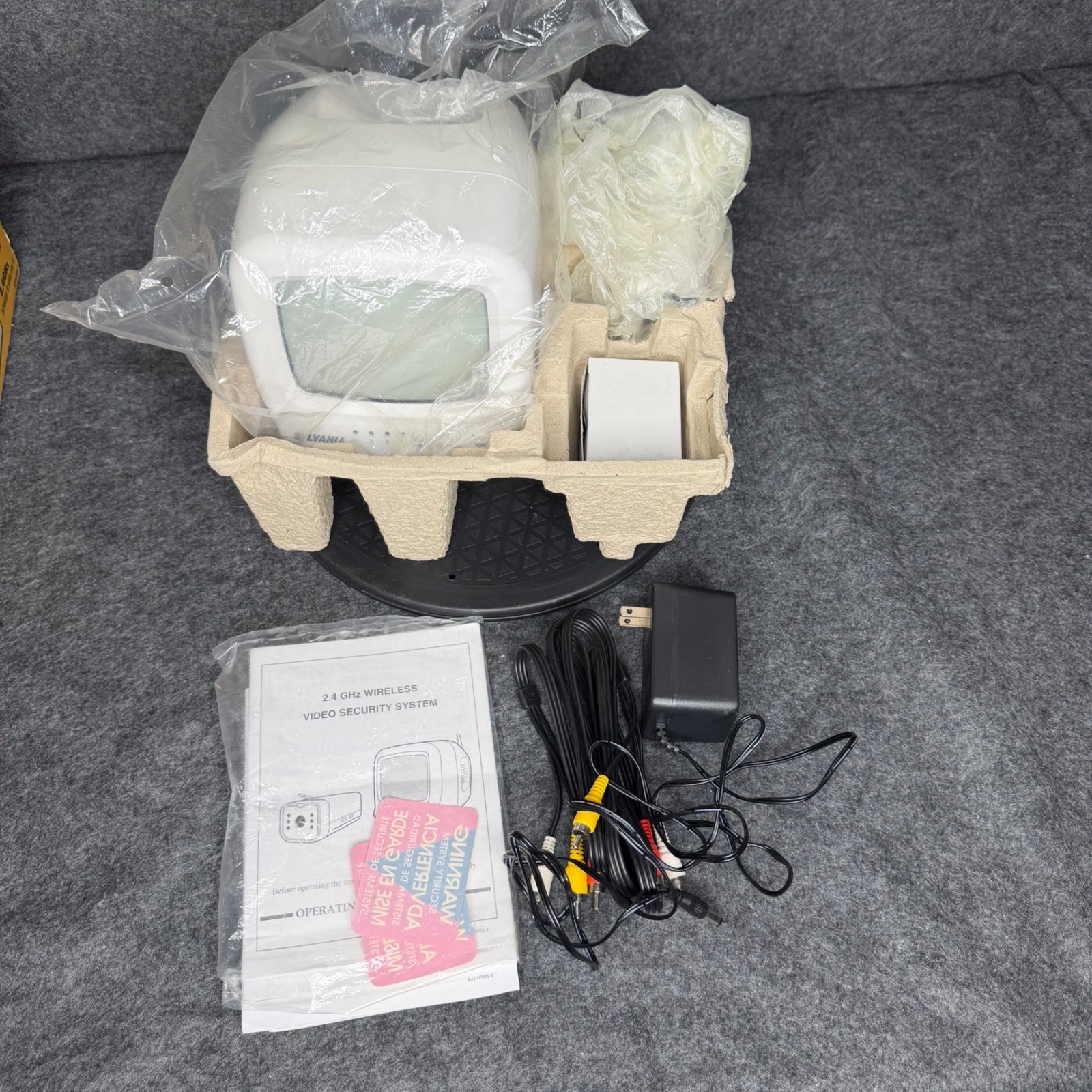 Sylvania SY4225 Wireless Video System 2.4GHz Security Camera Monitor Kit White