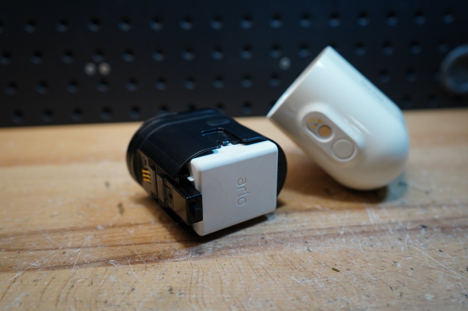 (A) Arlo Ultra VMC5040 4K UHD Wireless Security Camera with Battery No Base