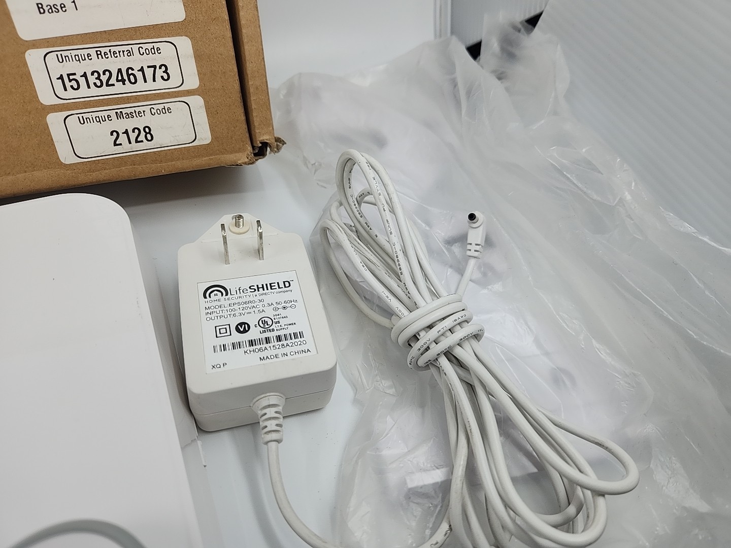 LIFESHIELD HOME SECURITY SYSTEM S30 STATION, SPR1R0 -28 Power Supply, 2 REMOTES