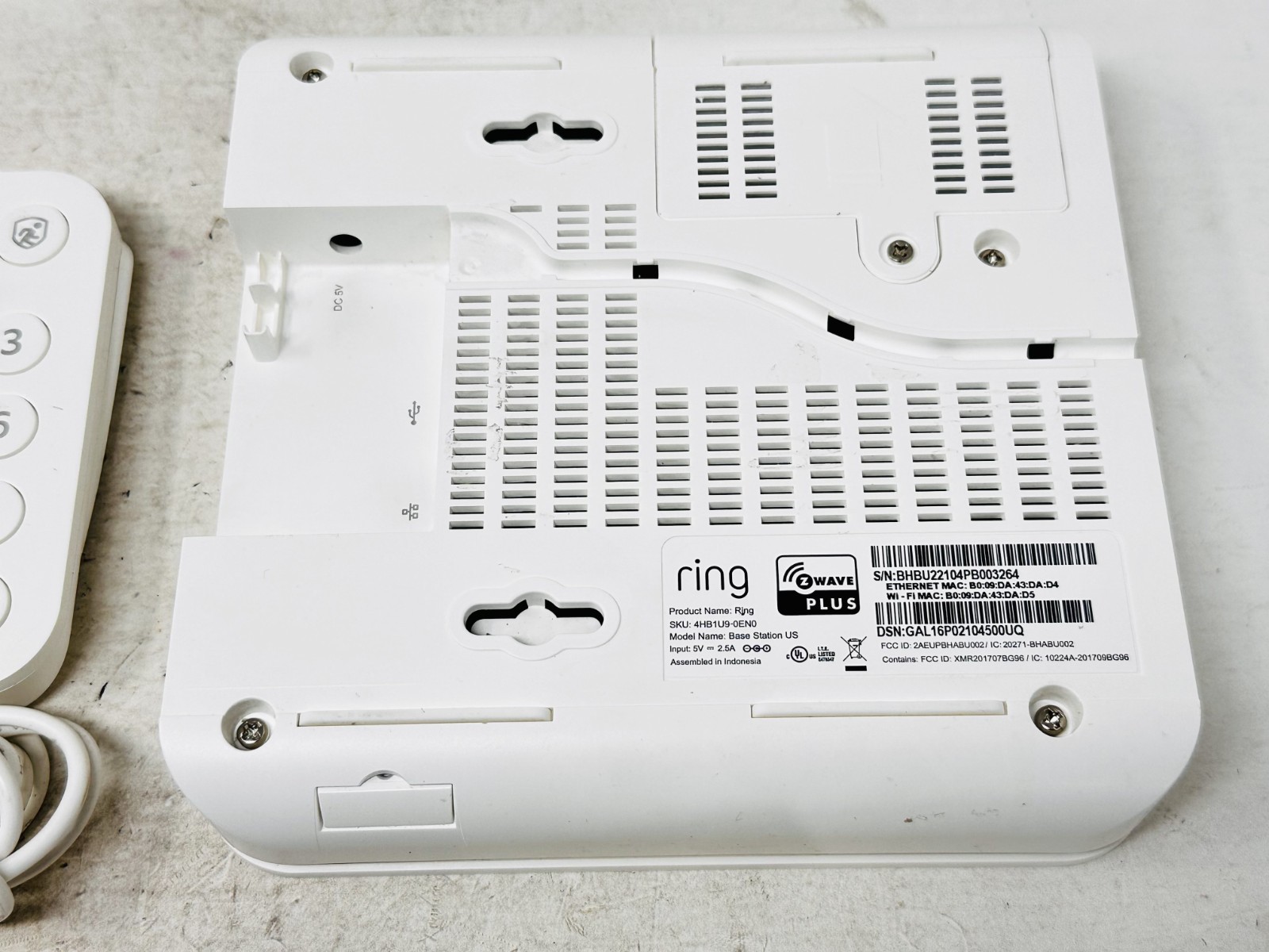 Ring Alarm Base Station US 4HB1U9-0EN0 w/ Keypad 5AT2S7 & Range Extender