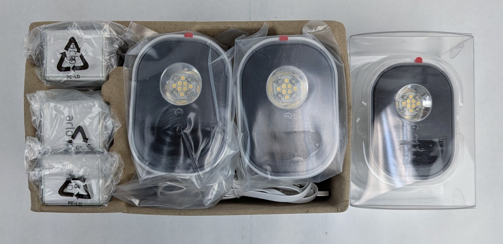 Arlo Security Light System with 3 Wire-Free Smart Lights (ALS1103C-100NAS)