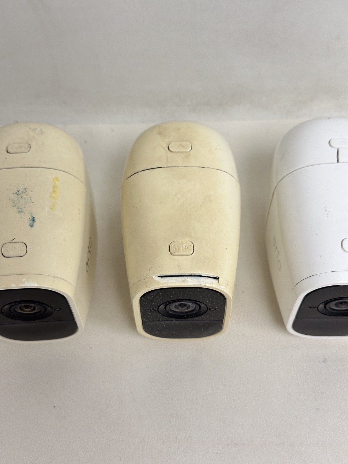 Arlo Pro 2 – 5 Wire-Free HD Security Camera System – Bundle. Read Description