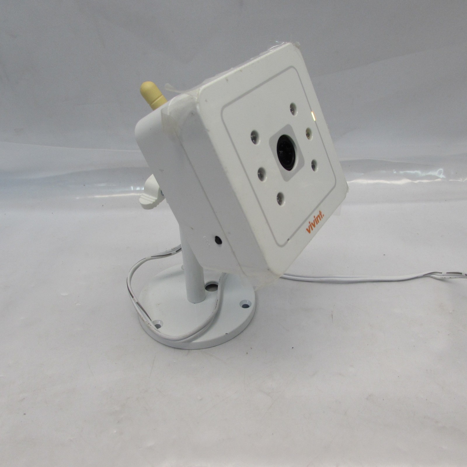 Vivint ADC-V520IR Indoor Wireless IP Camera w/Night Vision, Stand, Antenna, Cord