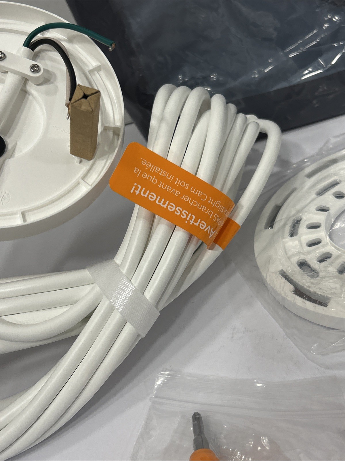 Ring Plug-In Mount for Floodlight Cams – White US Open Box NEW