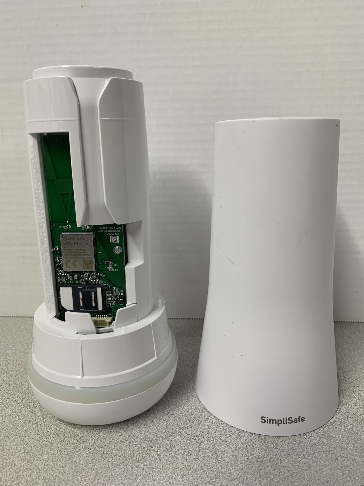 **Bundle-SimpliSafe Base Station , Wireless Keypad & Security Camera UNTESTED