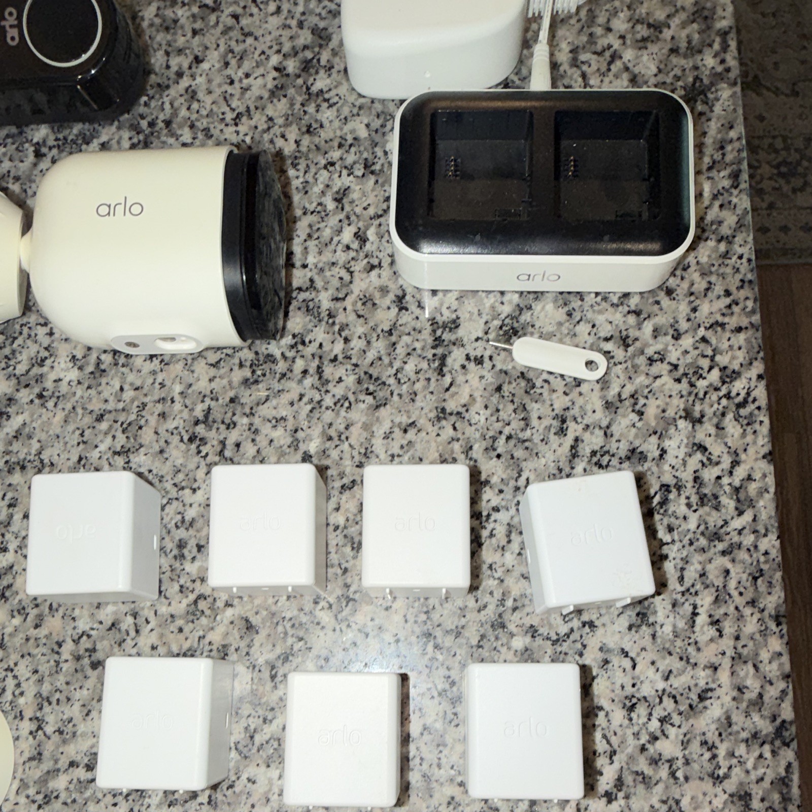 Arlo VMA5600 Wi-Fi 1080p System: 3 Cameras, Doorbell, Solar, Charger