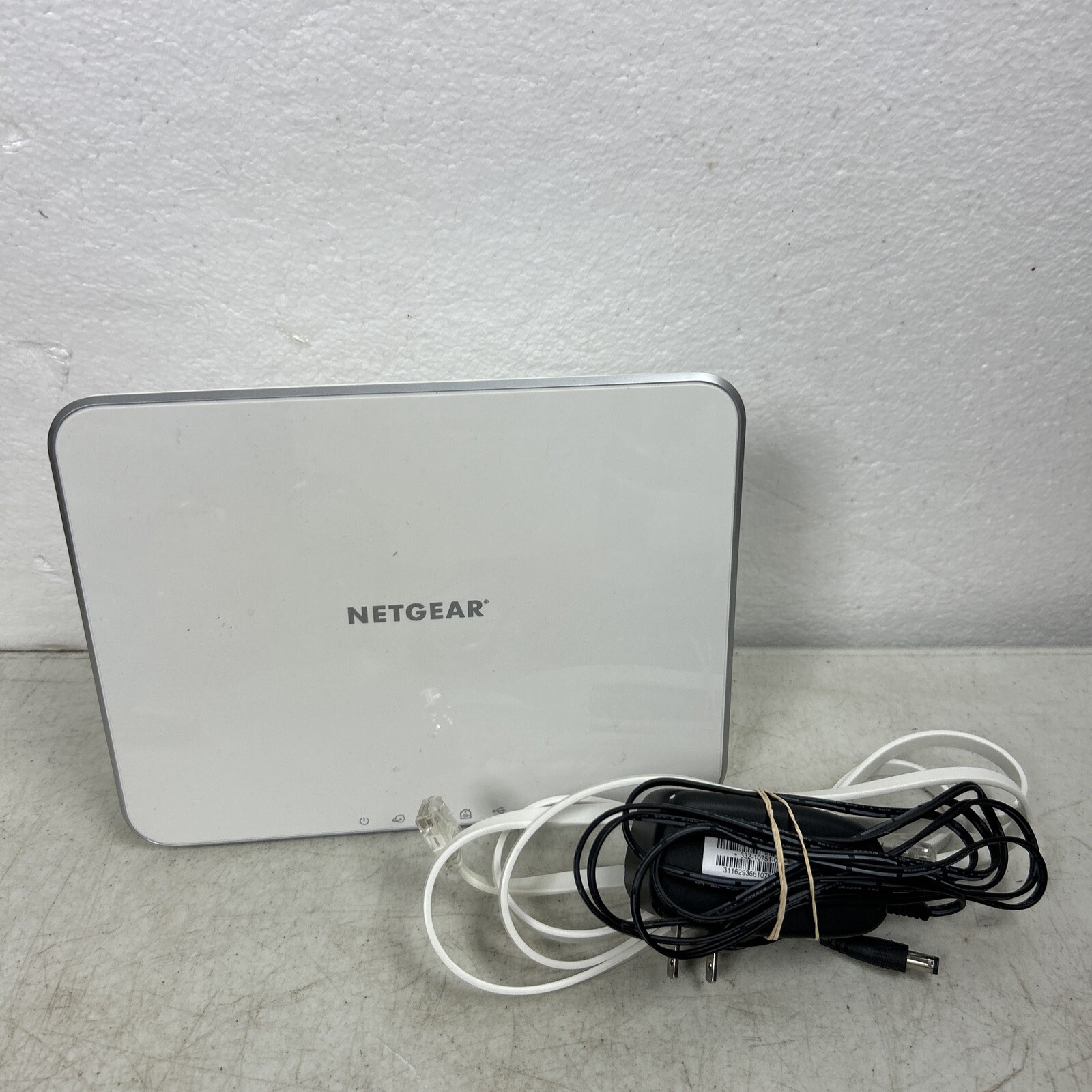 NETGEAR VMB3000 Arlo Base Station with Power Adapter