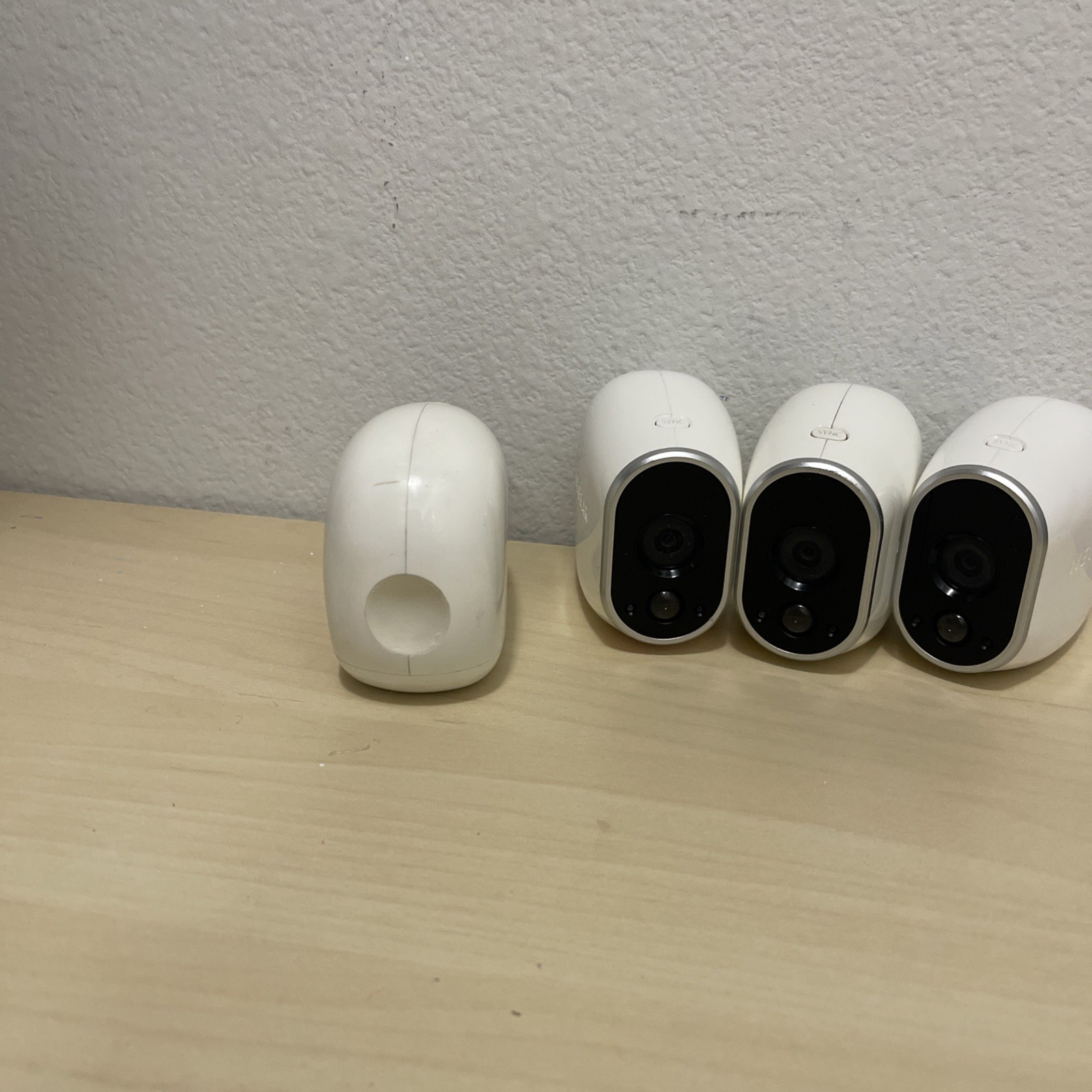 Netgear Arlo VMC3030 Add-On Wireless Security Cameras lot of 4
